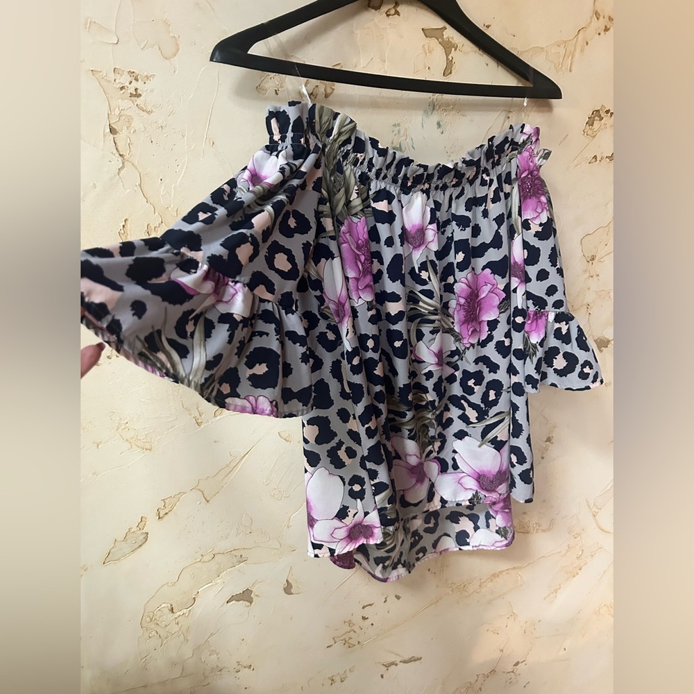 143 Story Off Shoulder Floral Leopard Blouse Large Boho Chic Like New ✨ - Picture 2 of 10